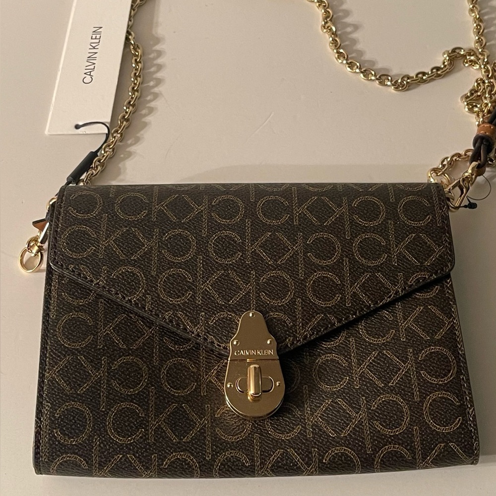 Calvin Klein Soft Lock Convertible Crossbody/Shoulder Bag/Wristlet - Picture 4 of 7